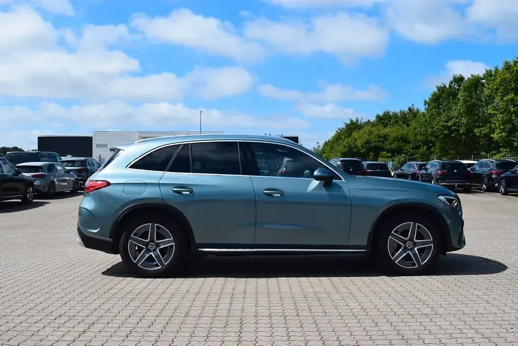 Gebraucht Mercedes GLC300 AMG line 269 PS (197 kW) 2024 Silber SUV