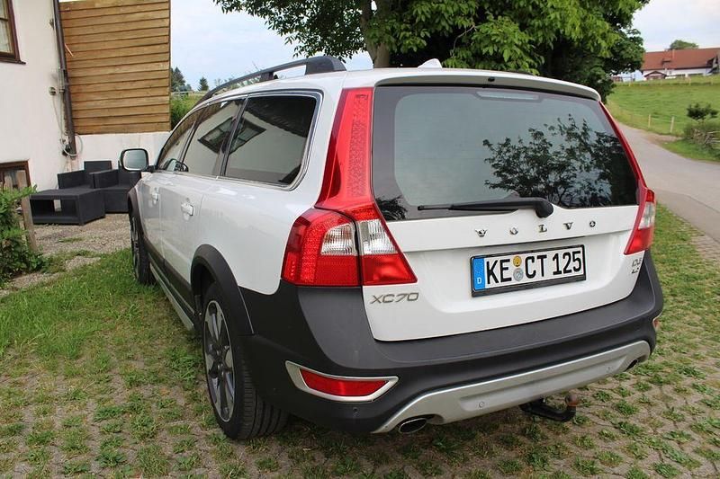 Weiß Gebraucht 2012 Volvo XC70 Summum SUV | 7.300 € (Fairer Preis) - Bild 1/4