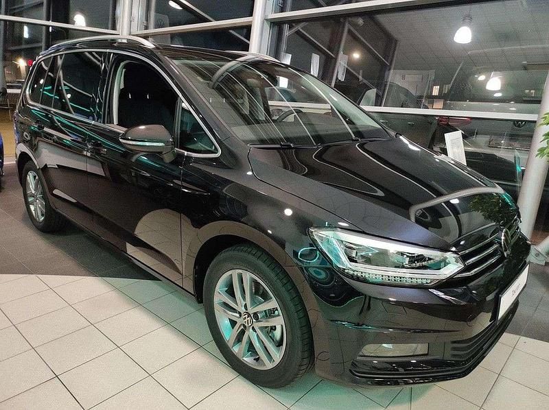 Deepblack Neu 2025 VW Touran Comfortline Van / Kleinbus | 37.961 € - Bild 1/4
