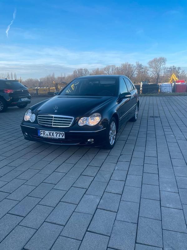 Schwarz Gebraucht 2006 Mercedes C200 Limousine | 4.399 € (Fairer Preis) - Bild 1/4