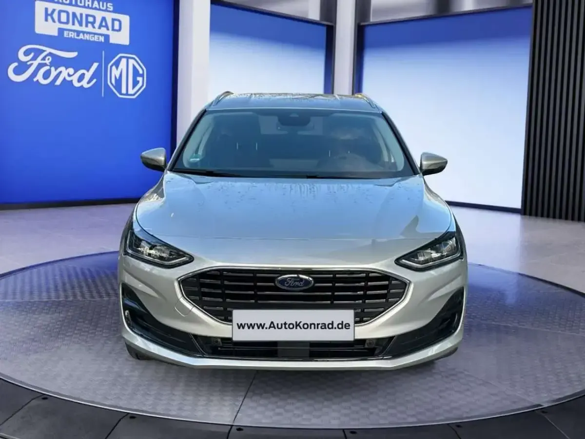 Usado Ford Focus Titanium X 125 CV (91 kW) 2026 Plateado Familiar