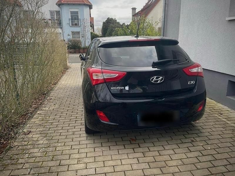 Gebraucht Hyundai i30 105 PS (77 kW) 2014 Schwarz Limousine