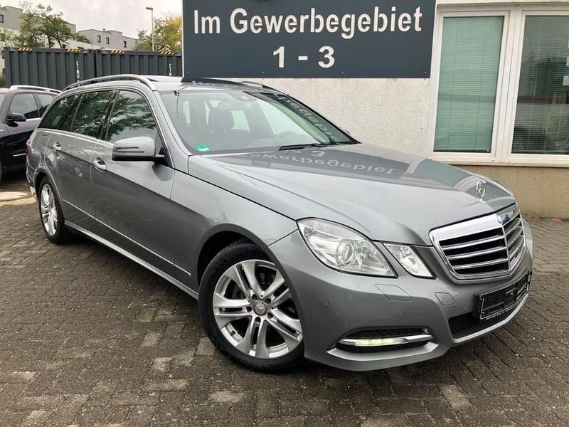 Silber Gebraucht 2013 Mercedes E220 Avantgarde Kombi | 8.800 € (Superpreis) - Bild 1/4