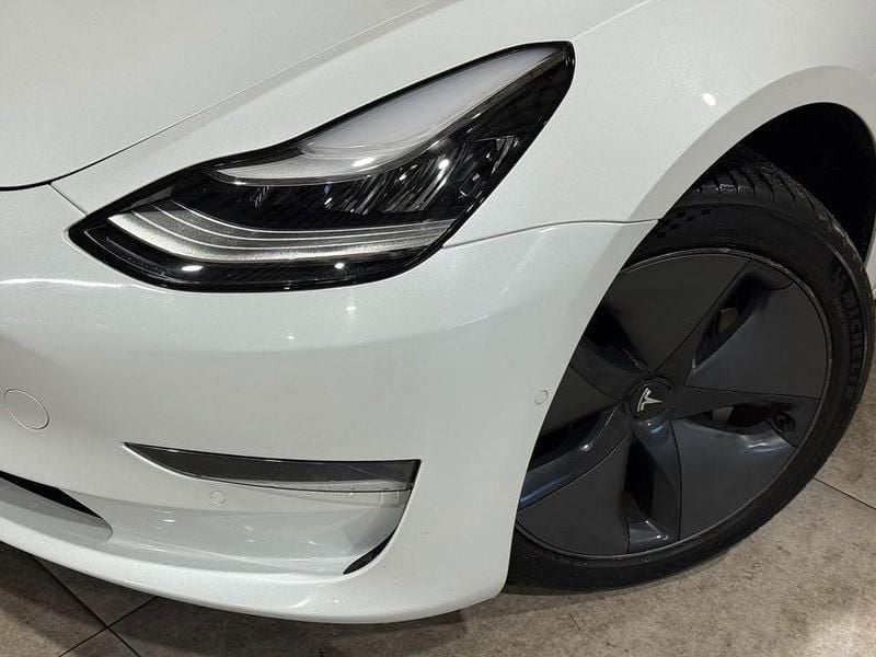 Gebraucht Tesla Model 3 Standard Range 100 kW (136 PS) 2019 Weiß Limousine