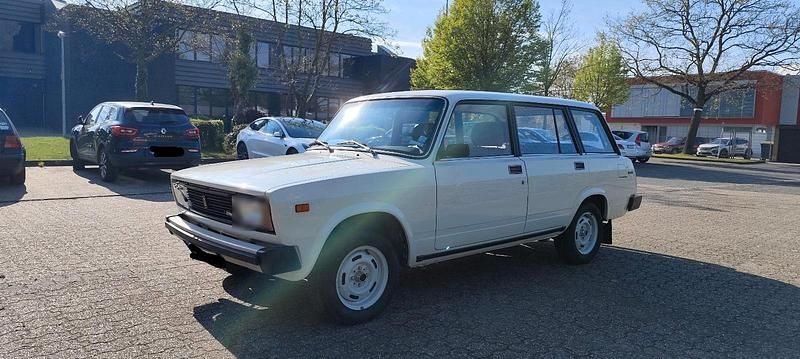 Second-hand Lada 2104 65 CP (47 kW) 1988 Alb Break