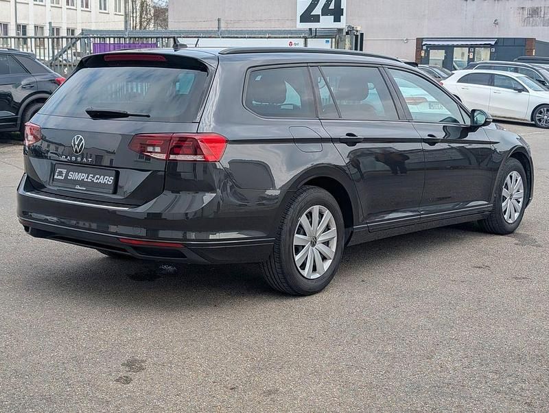Gebraucht VW Passat 122 PS (89 kW) 2022 Grau Kombi