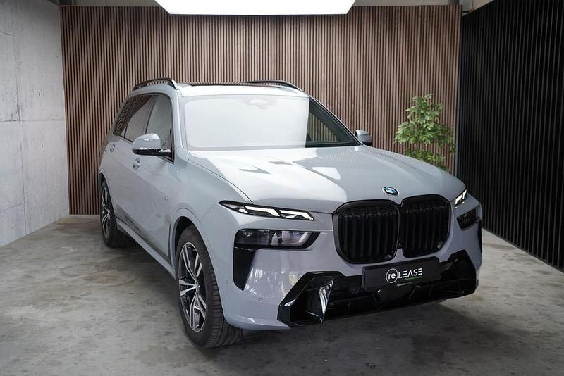 Grau Gebraucht 2025 BMW X7 M Sport SUV | 102.950 € - Bild 1/4