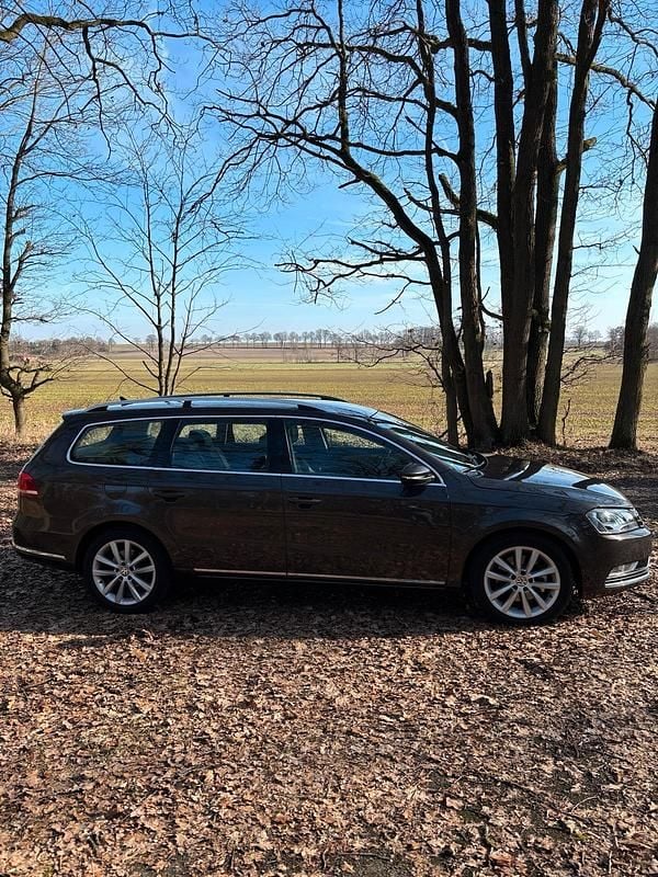 Gebraucht VW Passat Highline 140 PS (102 kW) 2012 Braun Kombi