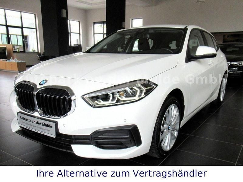 Weiß Gebraucht 2022 BMW 118 Advantage Kleinwagen | 20.990 € (Guter Preis) - Bild 1/4