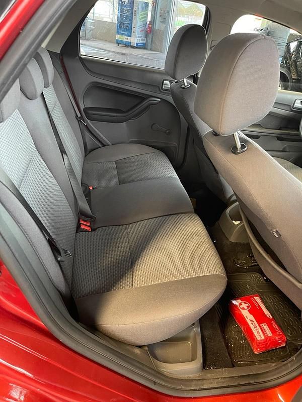 Gebraucht Ford Focus 101 PS (74 kW) 2005 Rot Limousine