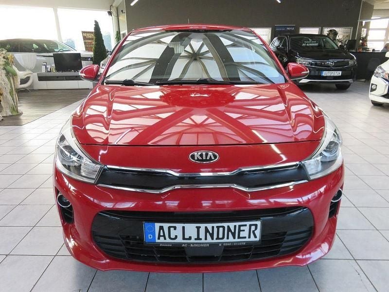 Gebraucht Kia Rio Spirit 92 PS (67 kW) 2017 Rot Limousine
