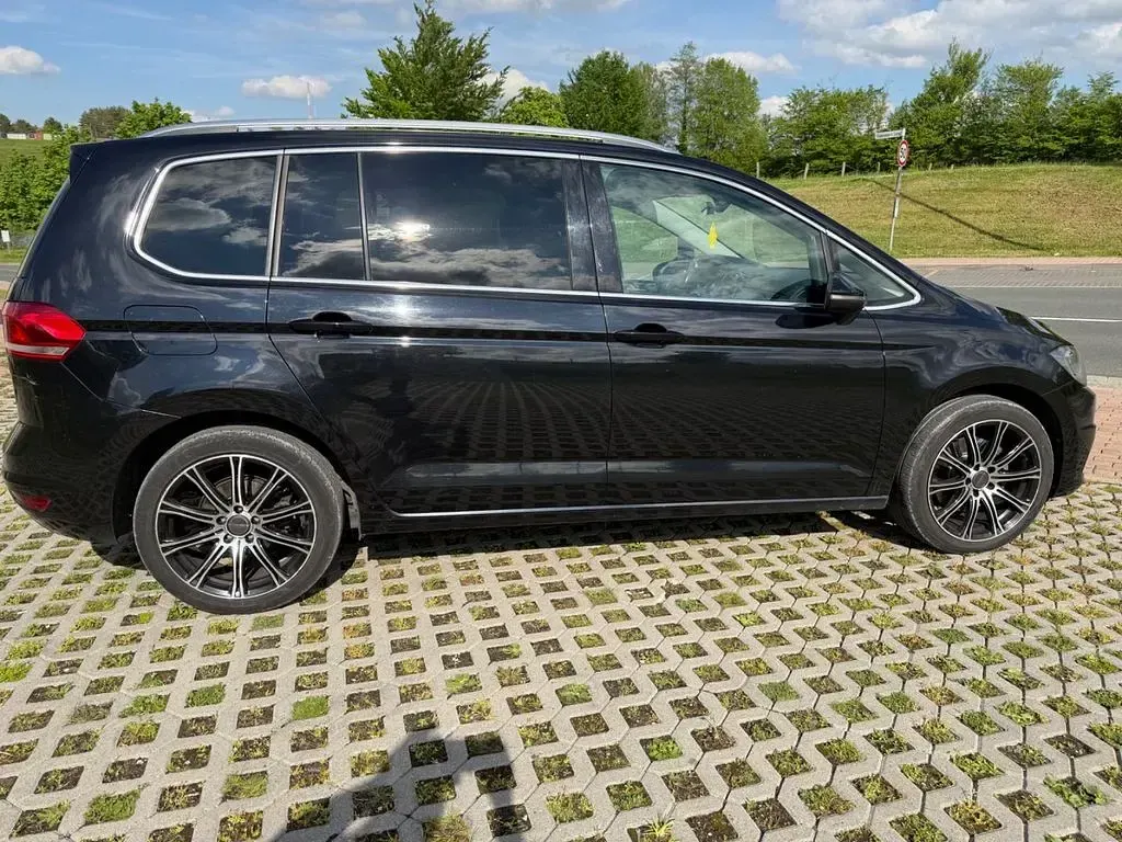 Gebraucht VW Touran Highline 150 PS (110 kW) 2017 Schwarz Van / Kleinbus