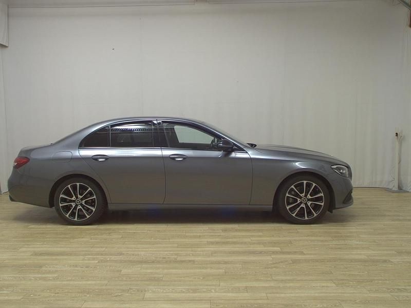 Gebraucht Mercedes E220 Avantgarde 200 PS (147 kW) 2022 Grau Limousine