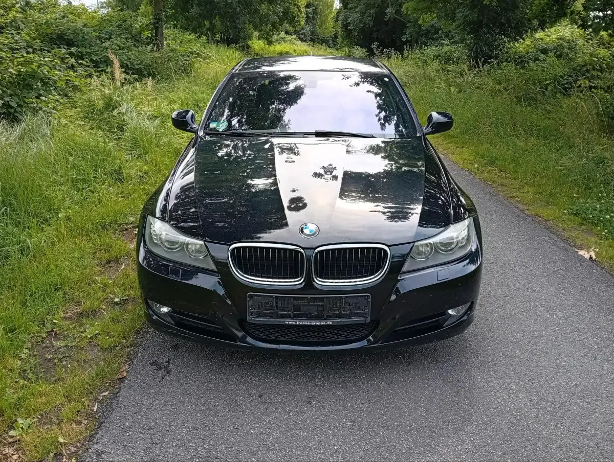 Gebraucht BMW 320 184 PS (135 kW) 2012 Schwarz Kombi