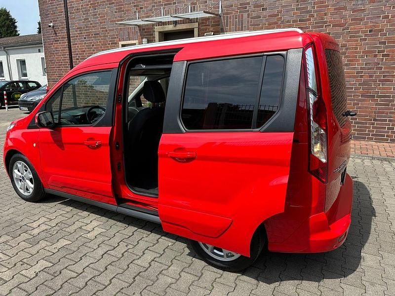 Gebraucht Ford Tourneo Connect Titanium 120 PS (88 kW) 2017 Rot Van / Kleinbus