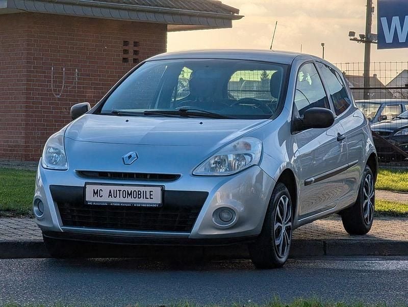 Gebraucht Renault Clio III Expression 75 PS (55 kW) 2009 Silber Kleinwagen