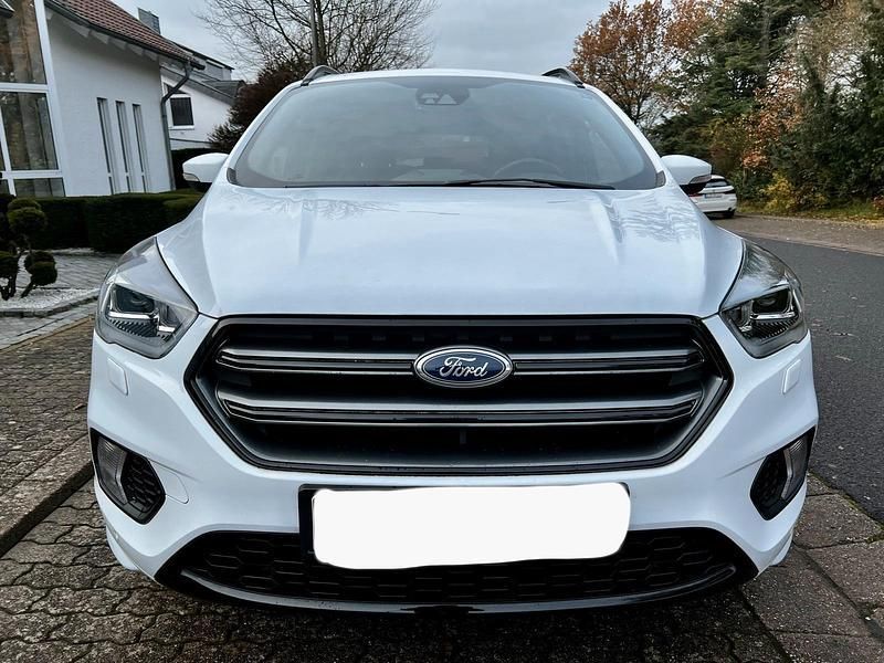 Weiß Gebraucht 2018 Ford Kuga ST-Line SUV | 19.500 € (Fairer Preis) - Bild 1/4