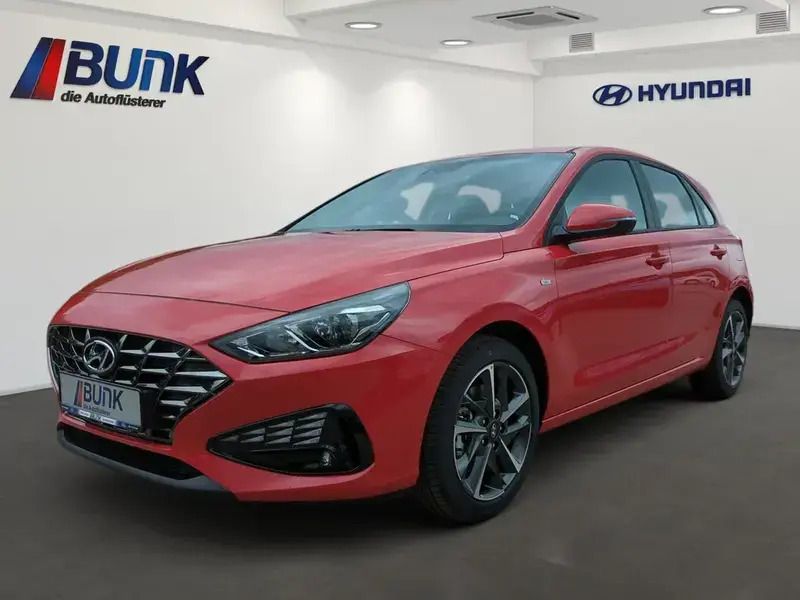Engine red Gebraucht 2024 Hyundai i30 Trend Limousine | 23.990 € (Fairer Preis) - Bild 1/4