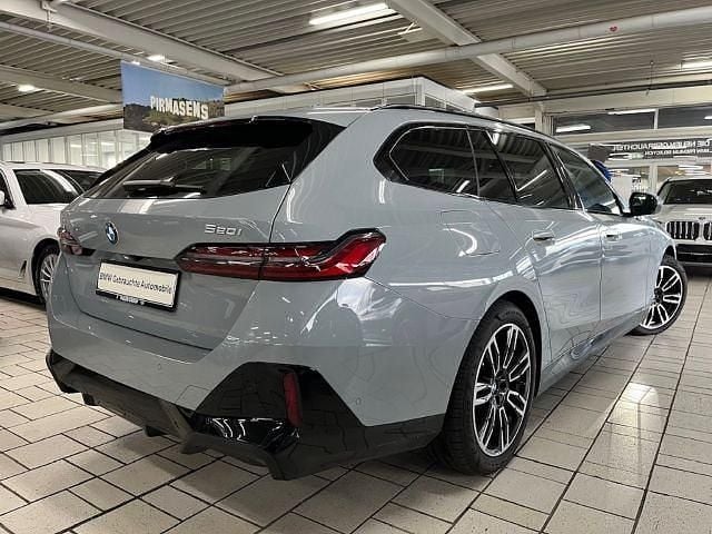 Gebraucht BMW 520 M Sport 190 PS (139 kW) 2025 Grau Kombi