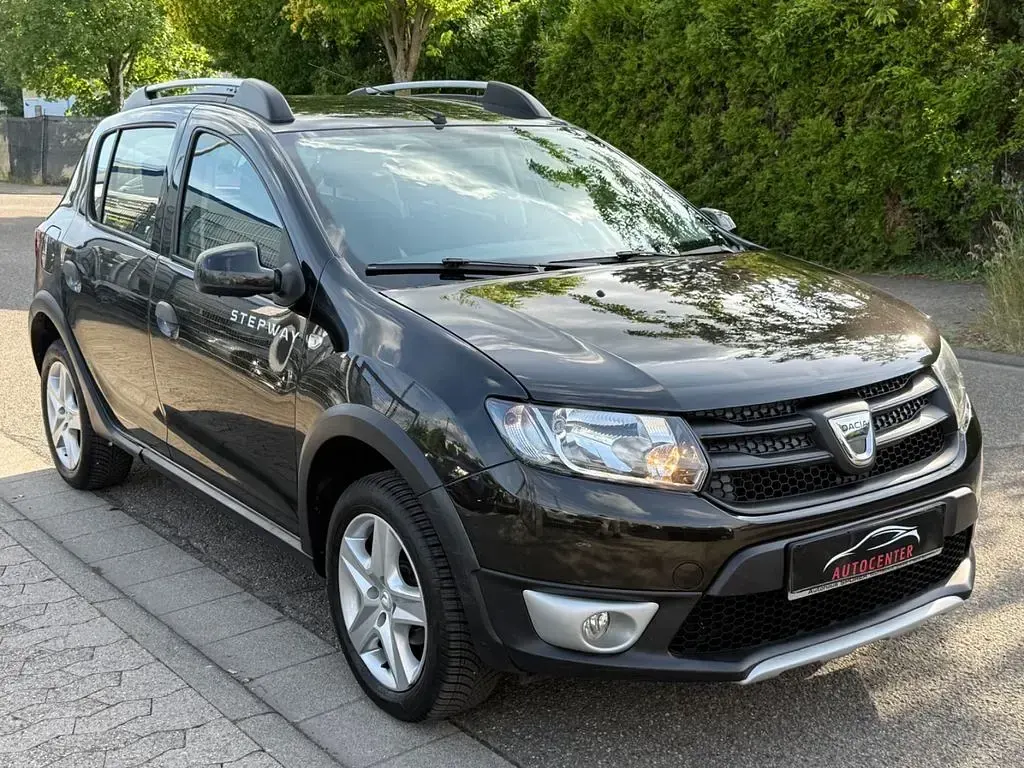 Gebraucht Dacia Sandero Ambiance 90 PS (66 kW) 2015 Schwarz SUV