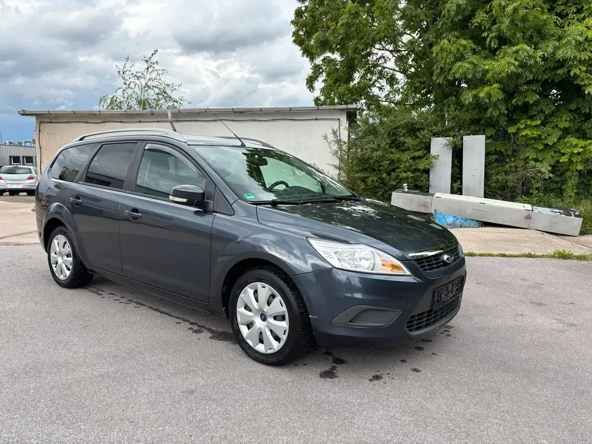 Gebraucht Ford Focus 109 PS (80 kW) 2011 Grau Kombi