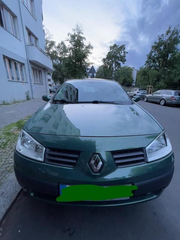 Grün Gebraucht 2003 Renault Mégane II Limousine | 1.950 € - Bild 1/4