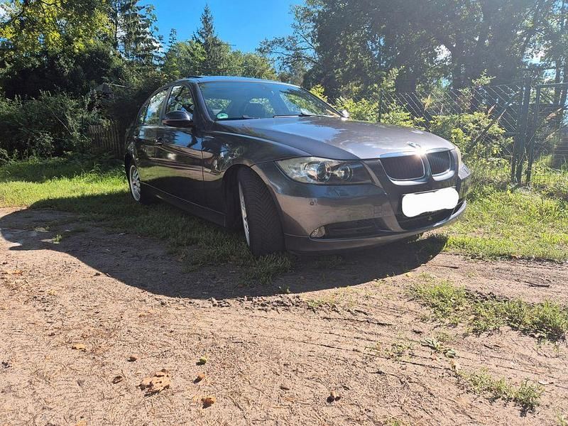 Grau Gebraucht 2005 BMW 320 Sport Line Limousine | 3.400 € (Superpreis) - Bild 1/4