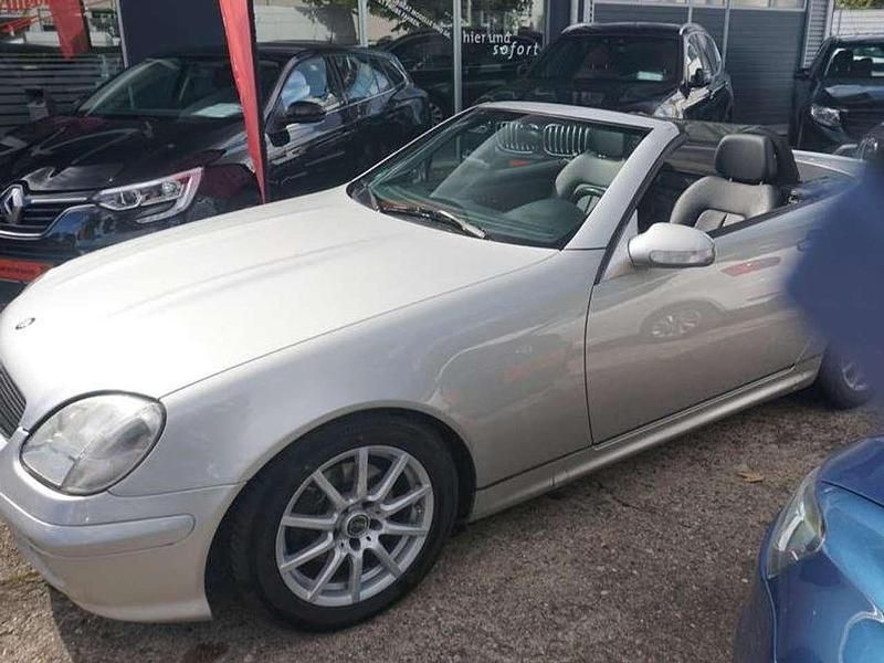 Brillantsilber metallic Gebraucht 2001 Mercedes SLK200 Cabrio | 7.990 € (Teuer) - Bild 1/4