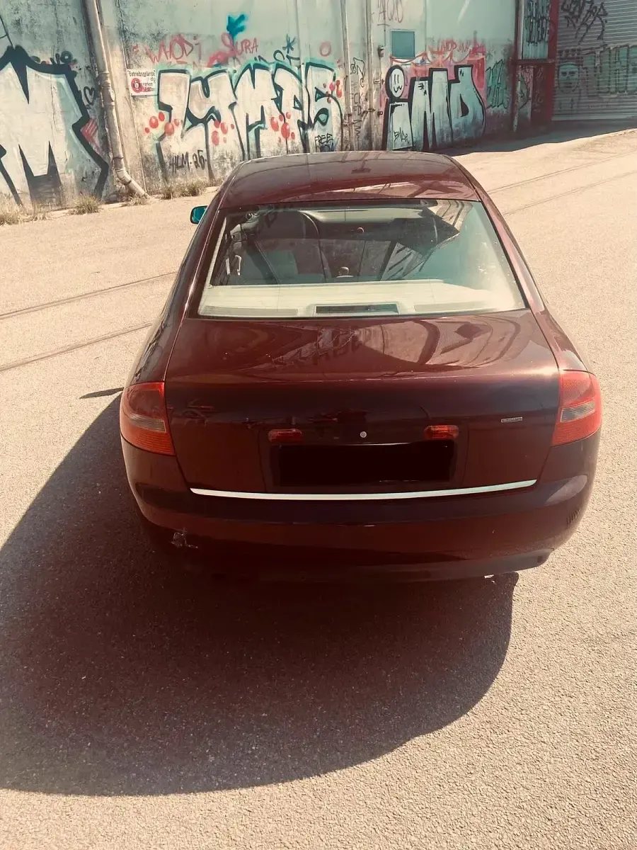 Gebraucht Audi A6 150 PS (110 kW) 2001 Rot Limousine