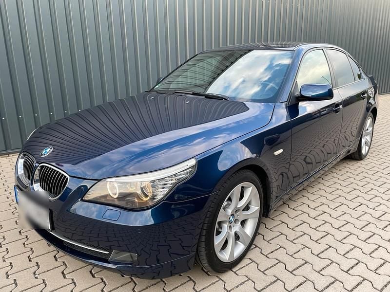 Blau Gebraucht 2009 BMW 530 Limousine | 12.500 € (Teuer) - Bild 1/4