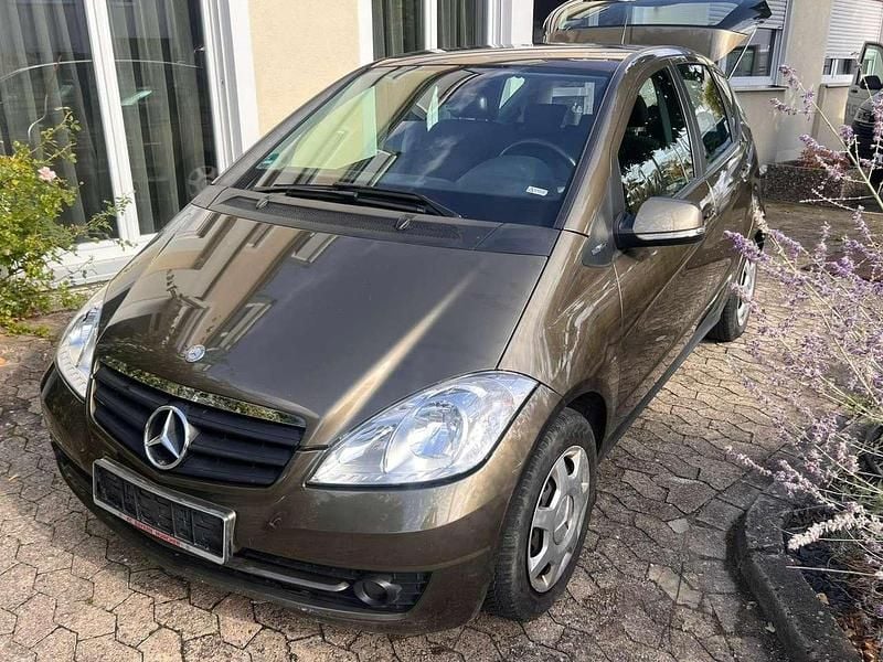 Bronze Gebraucht 2010 Mercedes A180 Kleinwagen | 3.990 € (Guter Preis) - Bild 1/4