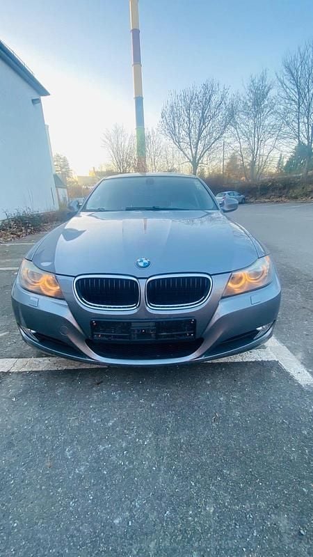 Grau Gebraucht 2009 BMW 320 Kombi | 2.999 € (Superpreis) - Bild 1/4