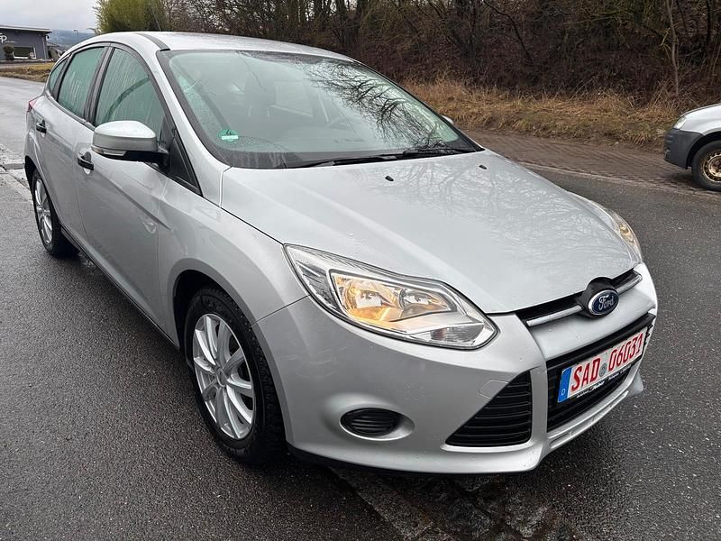 Gebraucht Ford Focus 105 PS (77 kW) 2014 Grau Limousine