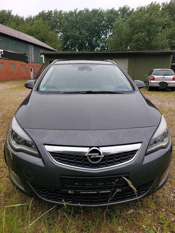 Grau Gebraucht 2011 Opel Astra Kombi | 3.000 € (Etwas zu teuer) - Bild 1/4