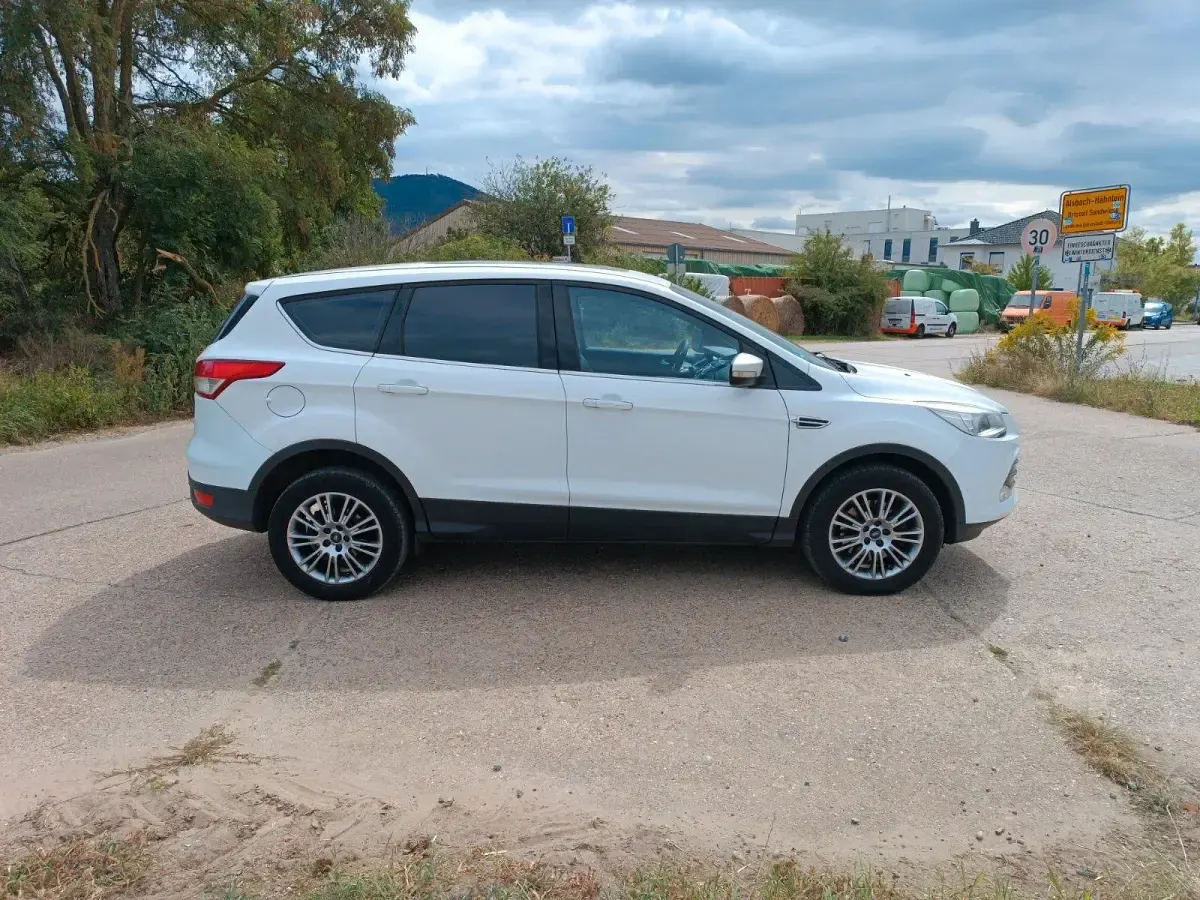 Gebraucht Ford Kuga Titanium 163 PS (119 kW) 2013 Weiß SUV