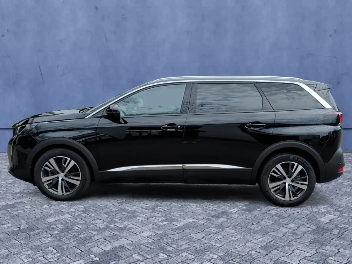 Gebraucht Peugeot 5008 136 PS (100 kW) 2024 Schwarz SUV