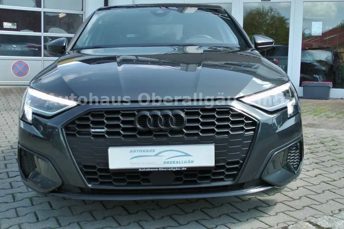 Gebraucht Audi A3 Ambiente 190 PS (139 kW) 2023 Grau Limousine