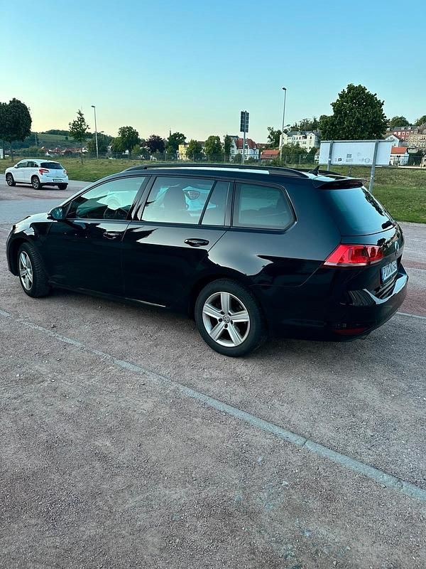 Schwarz Gebraucht 2016 VW Golf VII Kombi | 7.200 € - Bild 1/4
