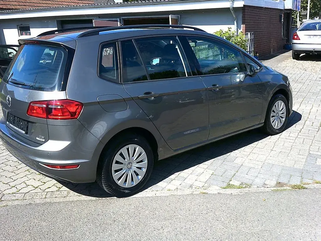 Gebraucht VW Golf VII Trendline 110 PS (80 kW) 2015 Grau Limousine