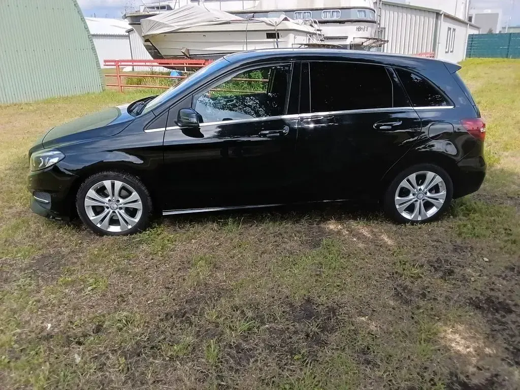 Gebraucht Mercedes B180 Urban 122 PS (89 kW) 2016 Schwarz Kleinwagen