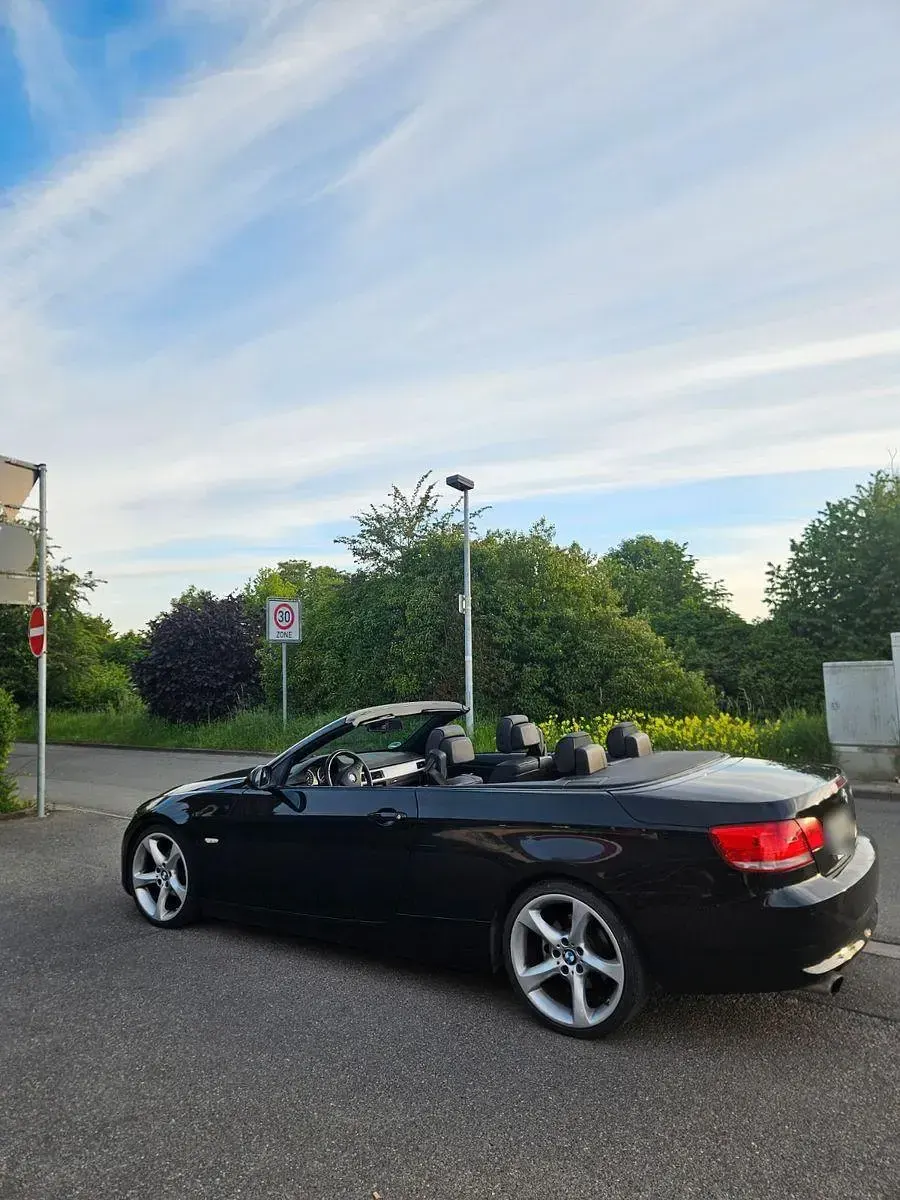 Gebraucht BMW 320 Cabriolet 170 PS (125 kW) 2009 Schwarz Cabrio