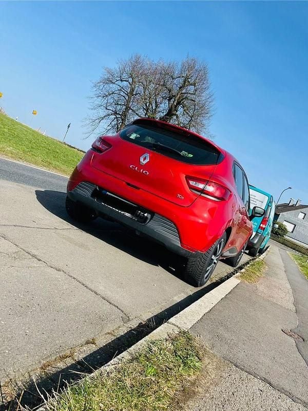 Gebraucht Renault Clio IV 90 PS (66 kW) 2015 Rot Kleinwagen