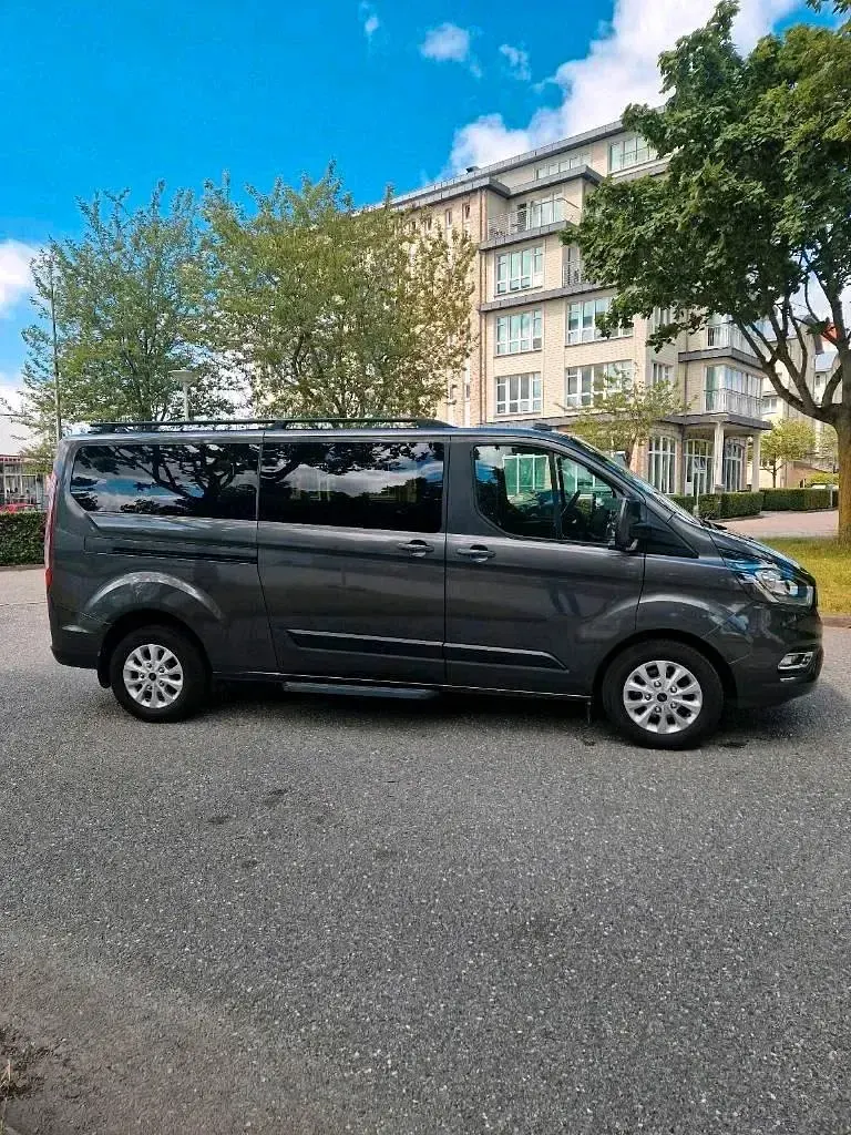 Gebraucht Ford Tourneo S 131 PS (96 kW) 2021 Grau Van / Kleinbus