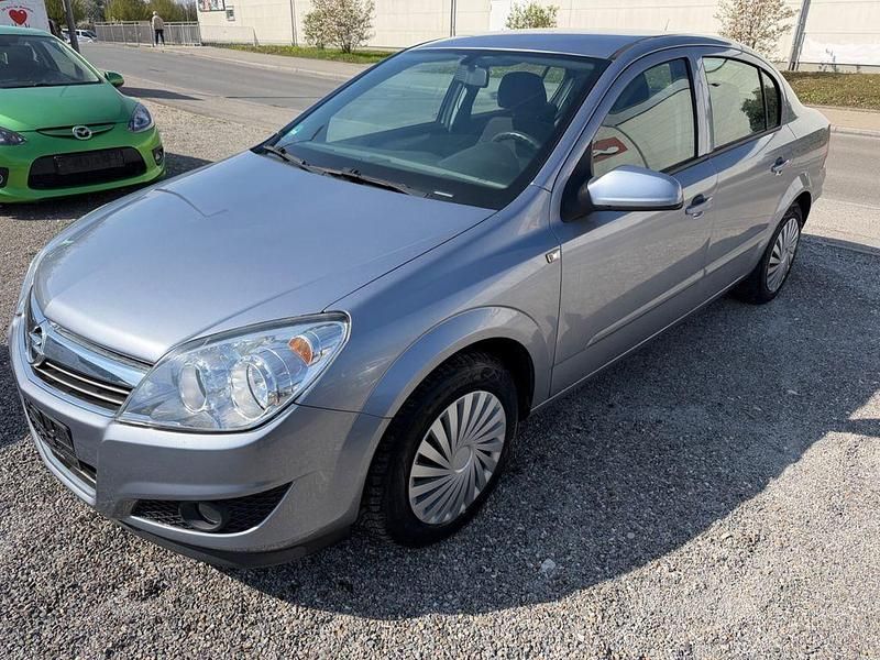 Usata Opel Astra Edition 116 CV (85 kW) 2009 Argento Berlina