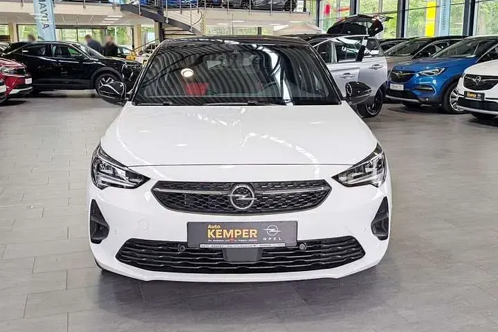 Usata Opel Corsa-e GS Line 100 kW (136 CV) 2022 Bianco Utilitaria