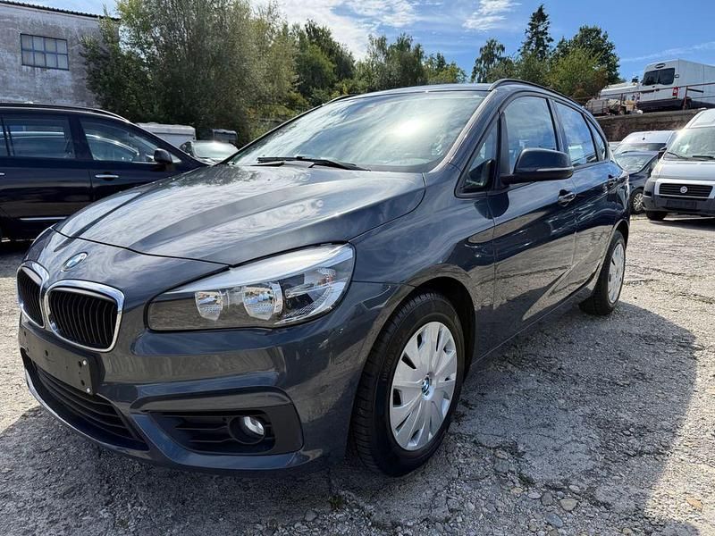 Grau Gebraucht 2015 BMW 216 Active Tourer Basis Van / Kleinbus | 7.490 € (Guter Preis) - Bild 1/4