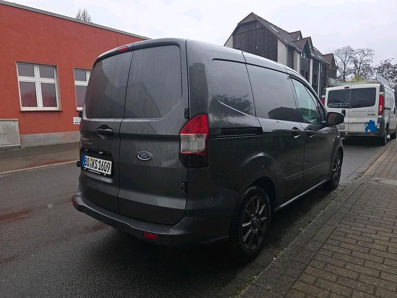 Gebraucht Ford Transit Trend 101 PS (74 kW) 2018 Braun Van / Kleinbus