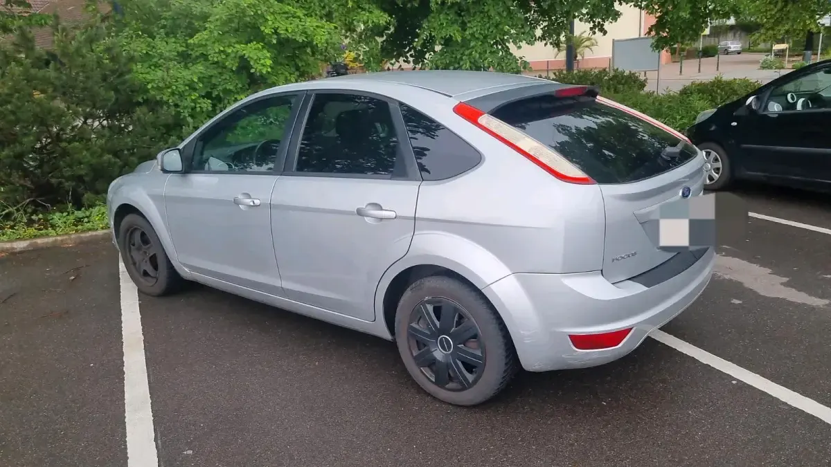 Gebraucht Ford Focus 101 PS (74 kW) 2009 Silber Limousine