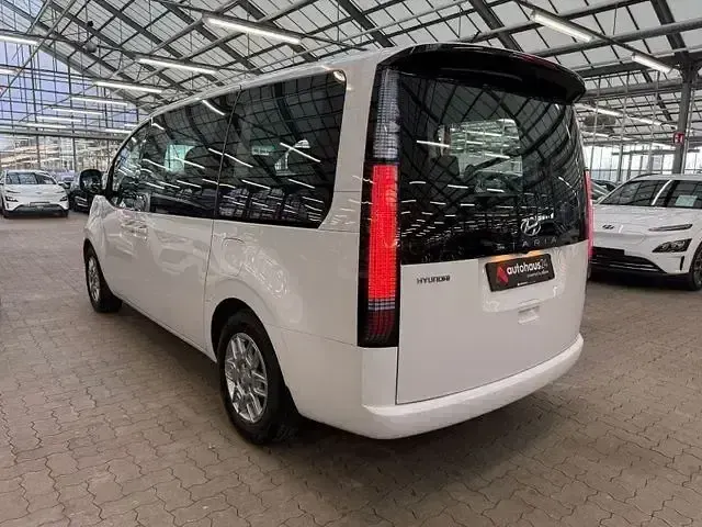 Gebraucht Hyundai Staria Trend 177 PS (130 kW) 2024 Weiß Van / Kleinbus