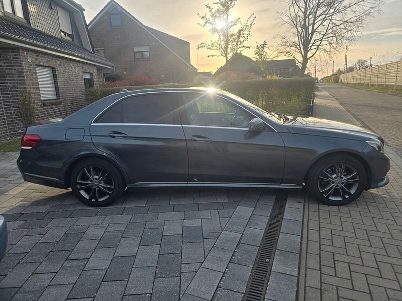 Gebraucht Mercedes E200 Elegance 184 PS (135 kW) 2014 Grau Limousine